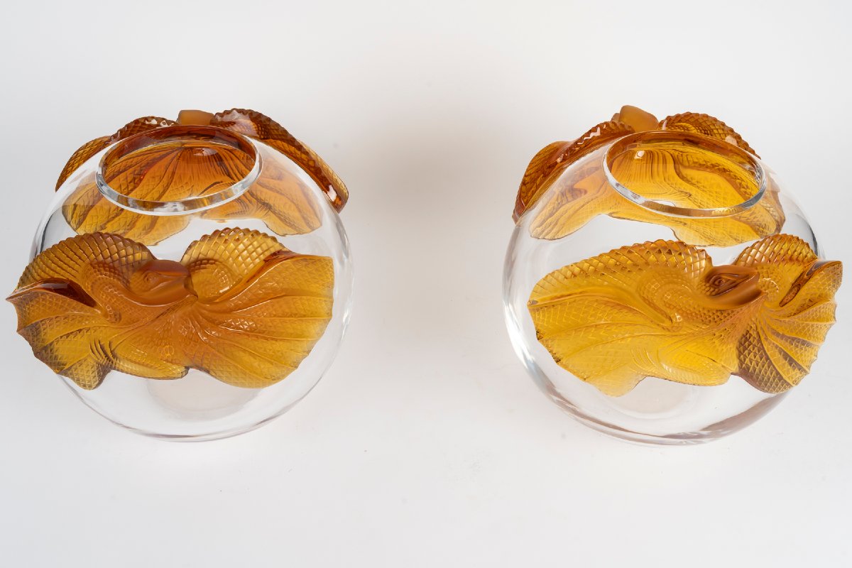 Maison Lalique France, paire de vases modèle Erimaki, créé par Marie-Claude Lalique,-photo-1