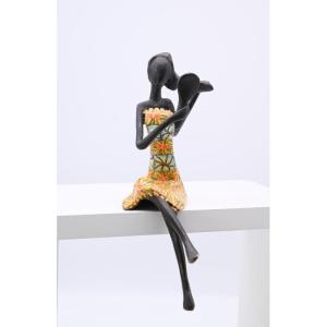 Seated Woman, Hairstyle