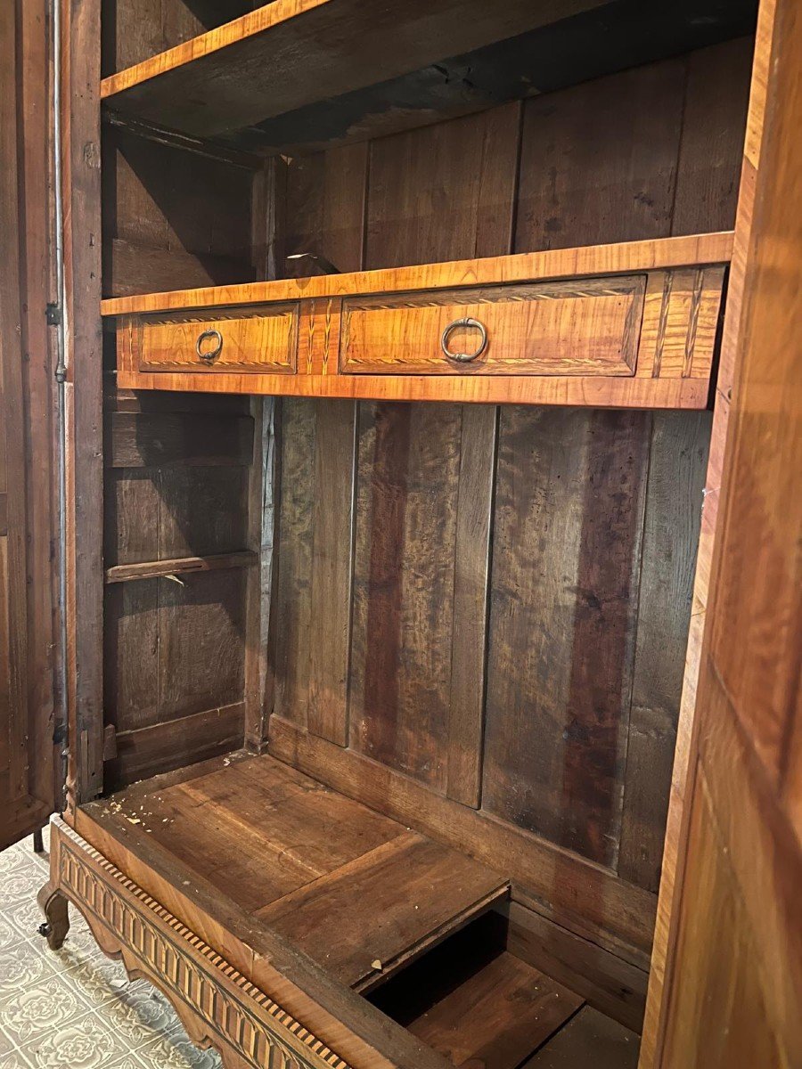 Marquetry Cabinet, 18th Century. -photo-3