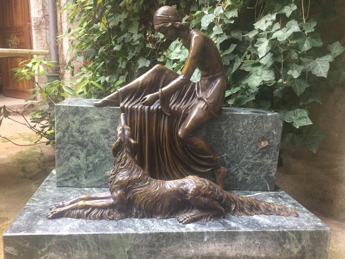 Bronze DEMETER CHIPARUS 1886 - 1947, femme tenue art déco donnant à manger à son chien à -photo-2