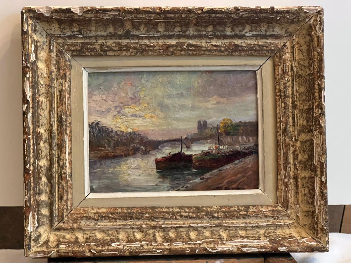 Tableau la Seine  Notre-Dame au Loin,  Signé illisible Huile sur bois  beau cadre. 