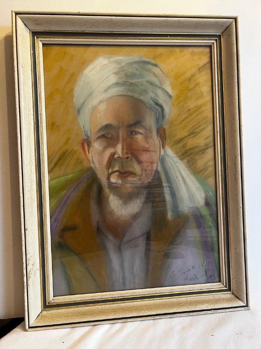 Tableau  Portrait  d'homme avec  Turban,  Signé et  Situé et  Daté Illisible. -photo-2