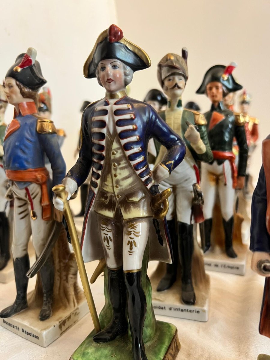 35 Statuettes Porcelain Napoleon Soldiers And Officers.-photo-1