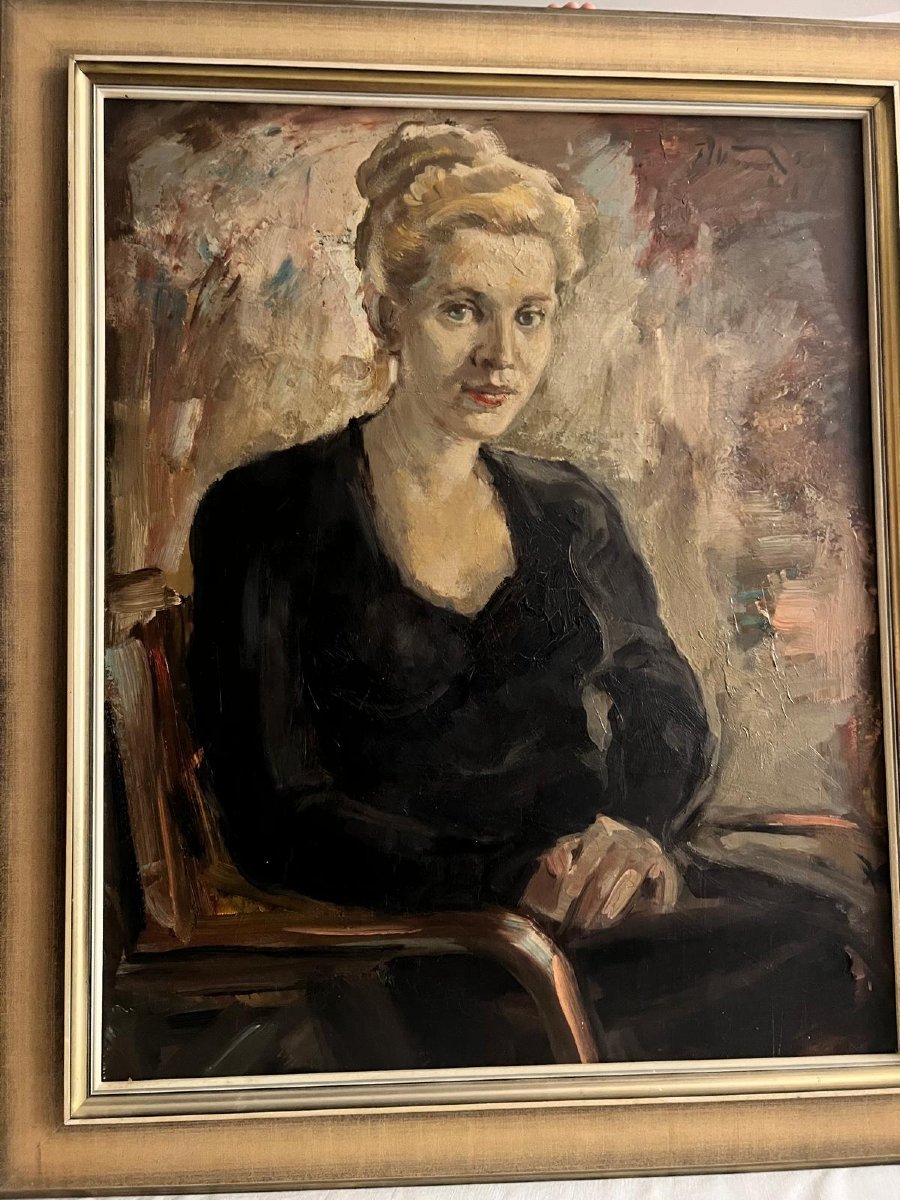 Tableau  Portrait de femme Signé Illisible Huile sur bois. 