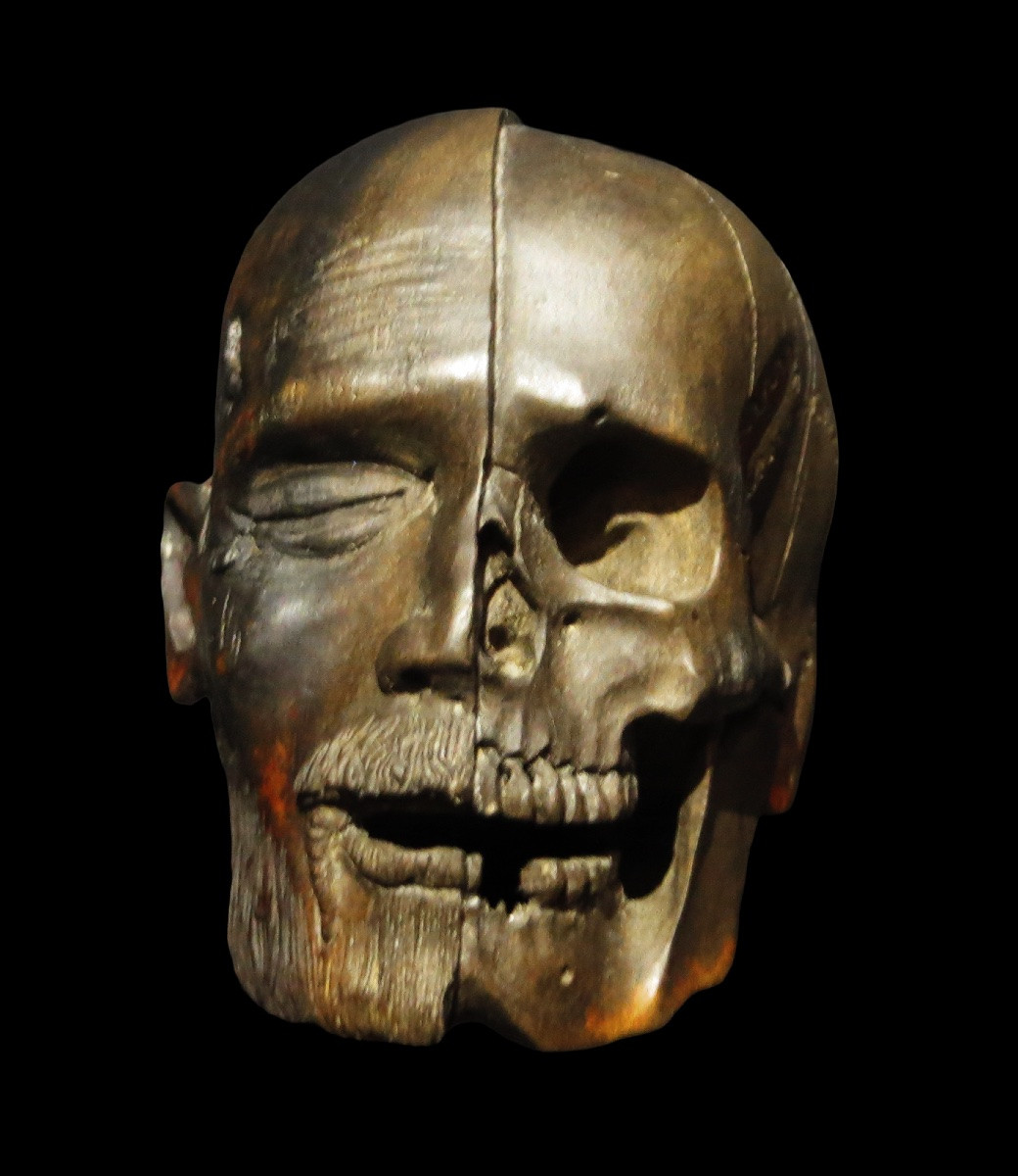 [CURIOSITE MEMENTO MORI VANITE] Tête de transi en bois : Demi-crâne et demi-visage humain-photo-3