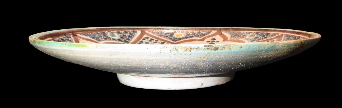 MAROC. Plat ‘’Gothar’’ en faïence de Fès. Début XXème. Signé.-photo-2