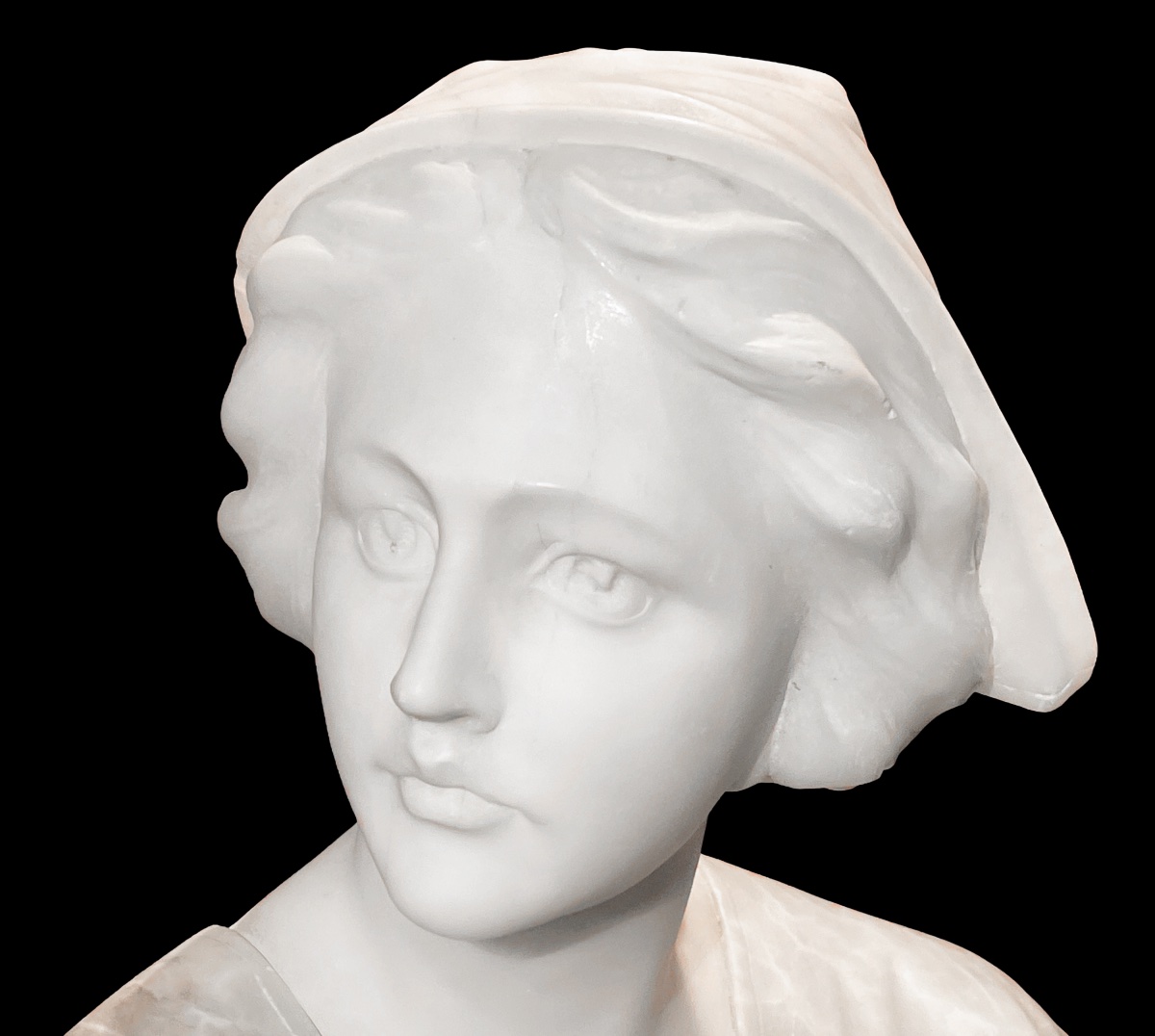 Vers 1900. Marbre et albâtre. Buste de jeune femme, altière et élégante.-photo-2