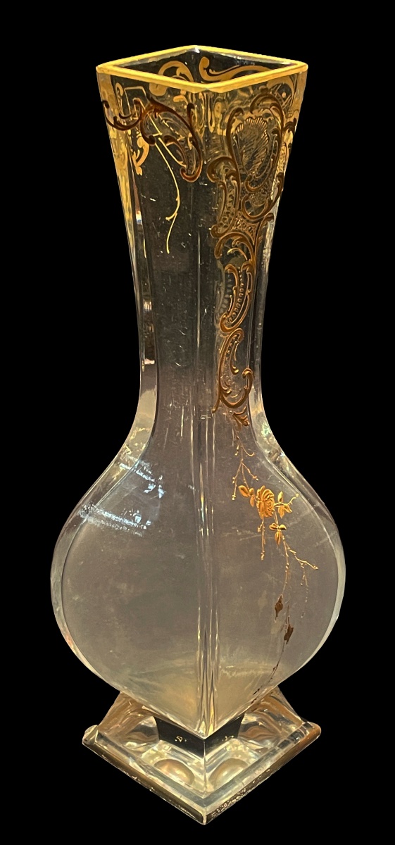 Vers 1880. Attribuable à BACCARAT : Paire de vases balustres à décor émaillé or.-photo-2