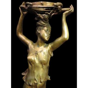 KERVEGUEN (Georges de) - La Porteuse de serpents. Bronze fin XIXème. Ht : 50cm.