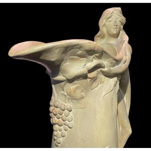 August OTTO - Pichet sculptural en terre cuite ; signé. Période Art-Nouveau.
