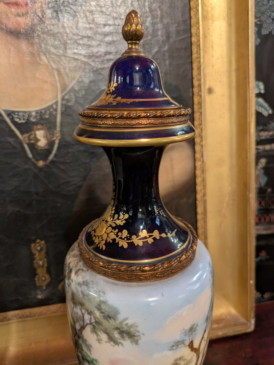 Paire De Vases XIXème à Décor de Scènes Galantes-photo-3
