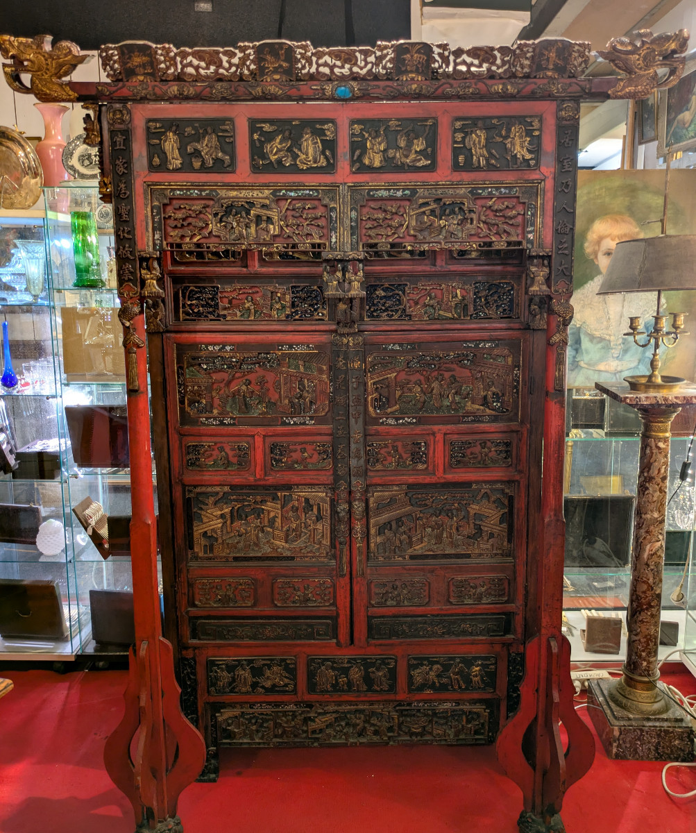 Meuble Chinois XIXème à décor de Bois Sculpté