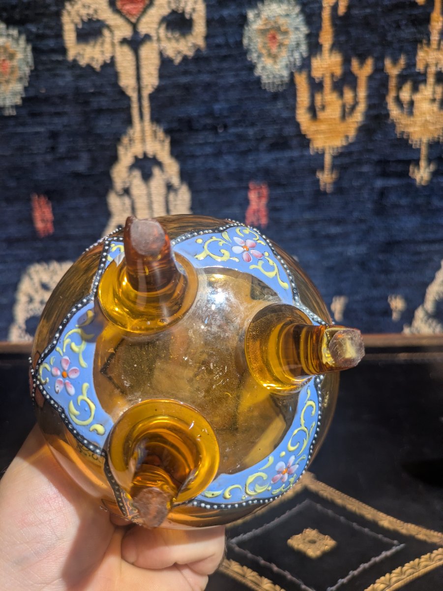 Vase en Verre ambré Soufflé, décor émaillé polychrome - verrerie de Bohême — Circa 1900-photo-4