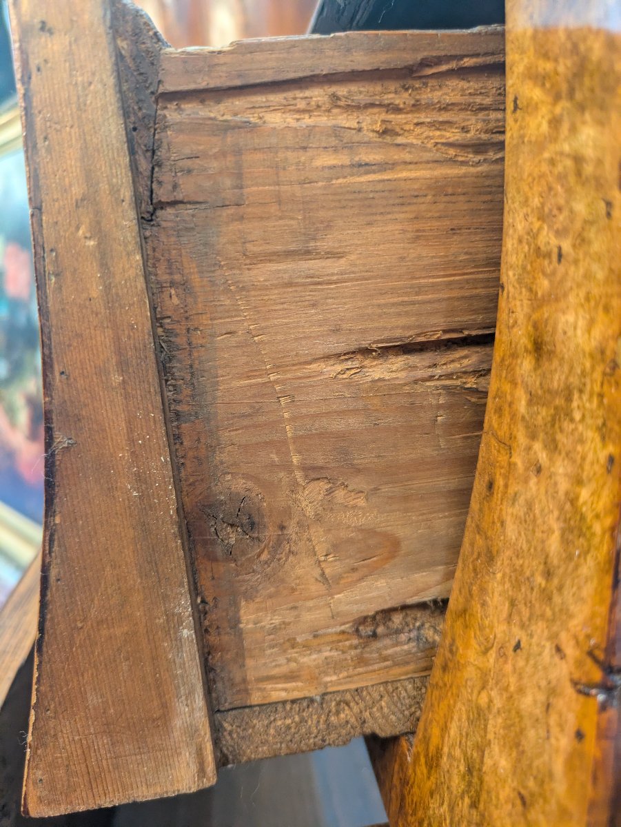 Commode galbée en marqueterie de loupe d'amboine -  milieu XVIIIème-photo-2