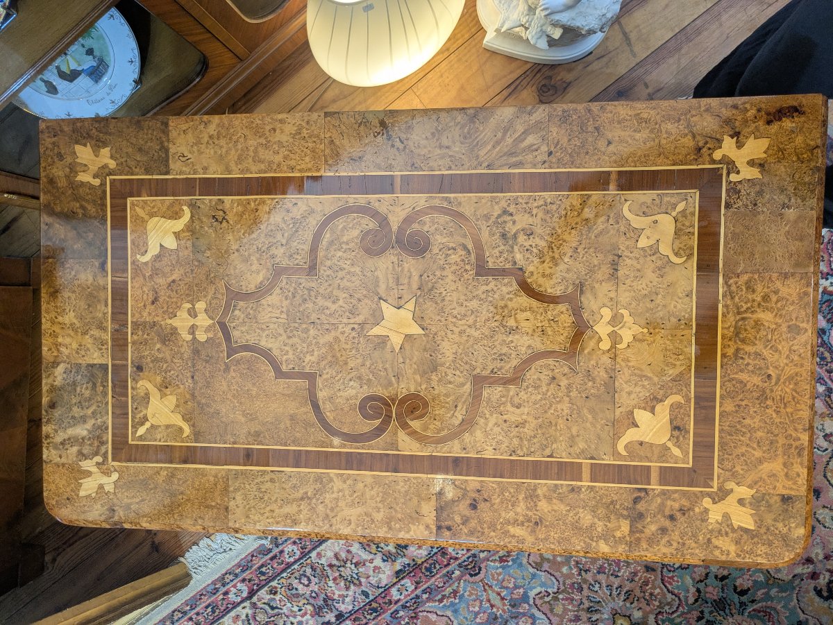 Commode galbée en marqueterie de loupe d'amboine -  milieu XVIIIème-photo-3