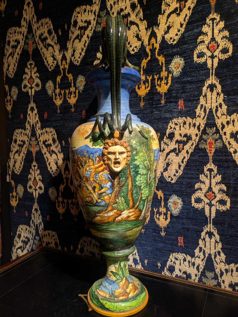 Large Majolica Vase With Historical Motifs—pesaro Manufactory—late 19th Century-photo-2