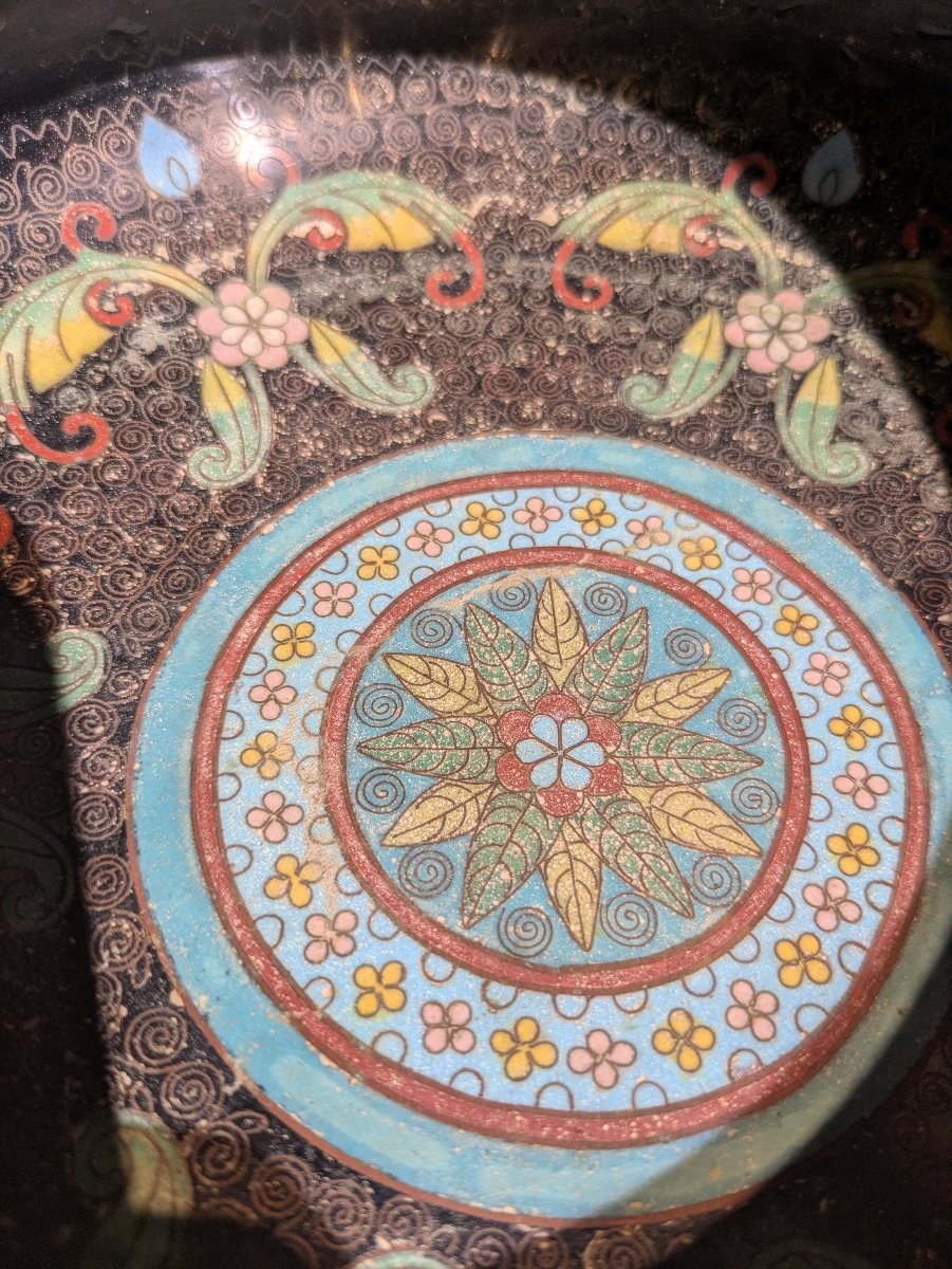 Coupe en cloisonné à fond noir, décor de fleurs et feuillages, fin XIXème - Chine -photo-2