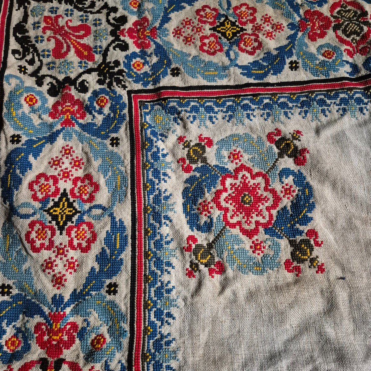 19th Century Fleur De Lys Embroidered Table Mat -photo-2