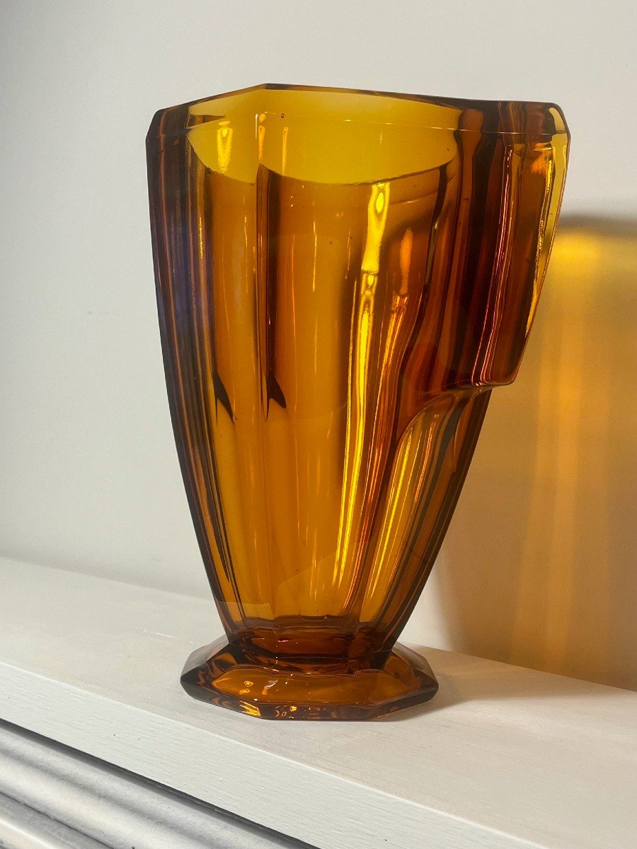 Art Deco Vase In Thick Amber Colored Glass Dating From The 1930s. Czech Republic.-photo-3