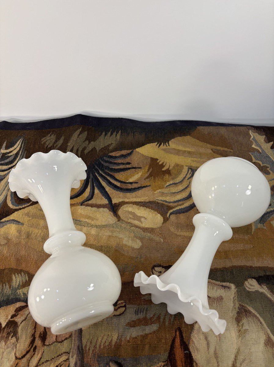 Paire De Vases En Verre Opalin Blanc, fin XIXe-Début XXe Siècle-photo-2