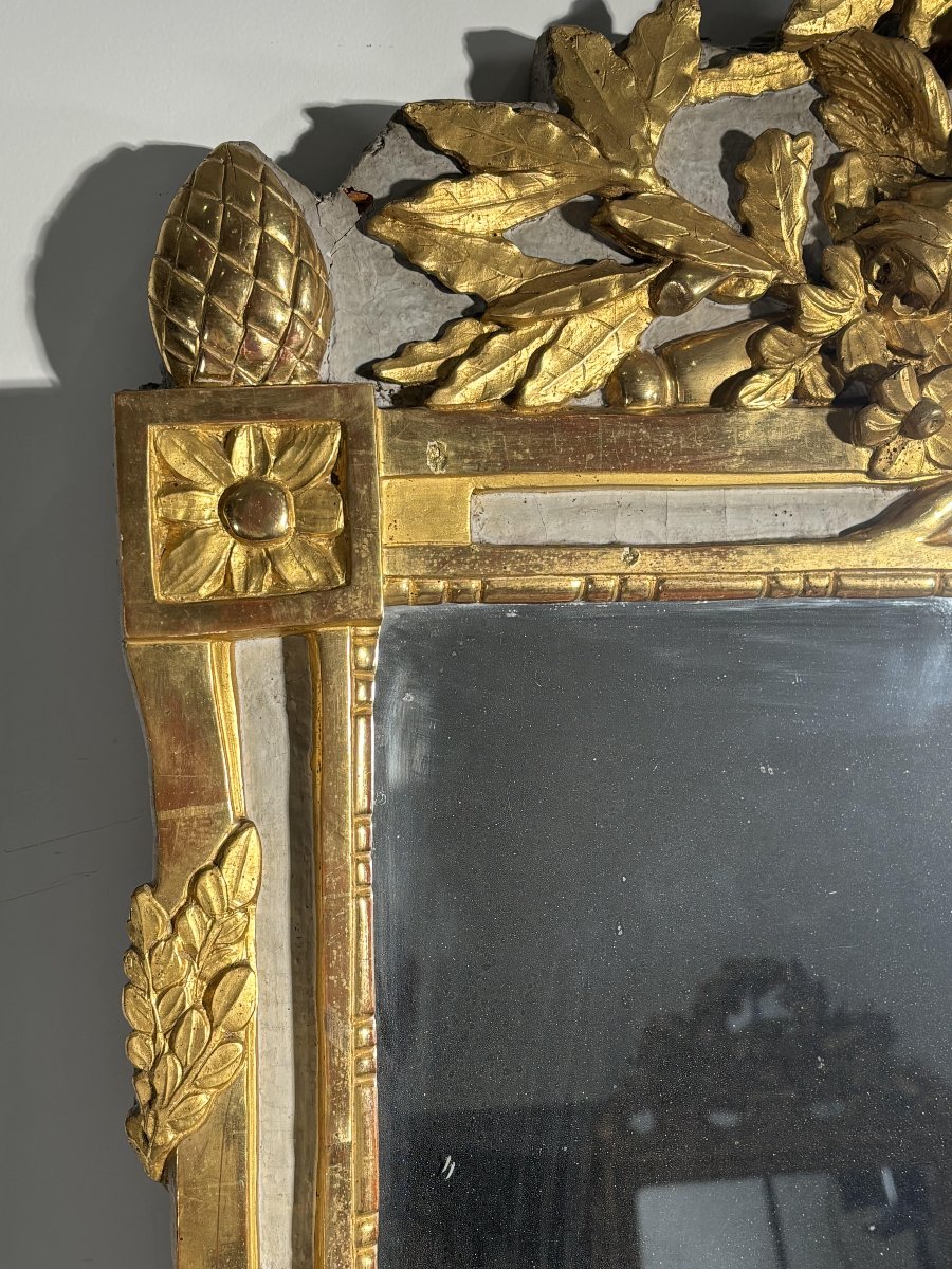 Miroir Louis XVI en bois sculpté et doré, rechampi, XVIIIe siècle-photo-3