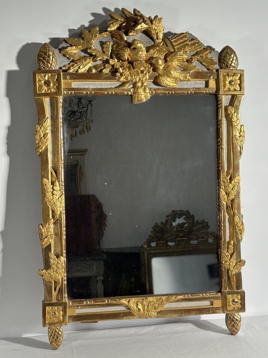Miroir Louis XVI en bois sculpté et doré, rechampi, XVIIIe siècle-photo-1