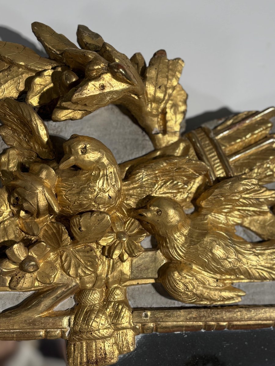 Miroir Louis XVI en bois sculpté et doré, rechampi, XVIIIe siècle-photo-2