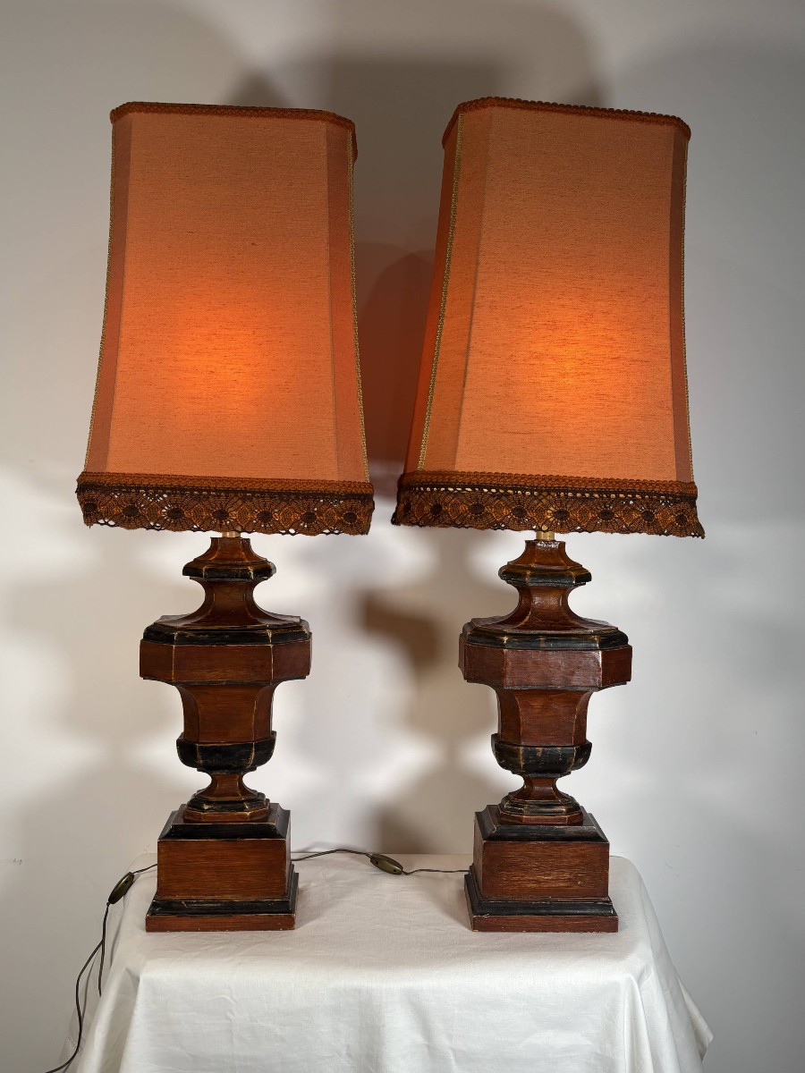 Paire de grandes lampes italiennes en bois tourné et patiné - Italie, vers 1950-1960 