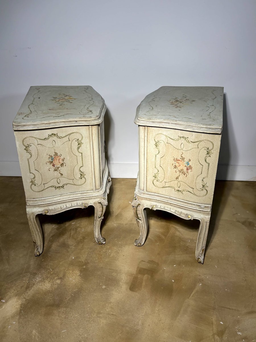 Pair Of Venetian-style Bedside Tables With Polychrome Painted Floral Decoration - Mid-20th Century-photo-4