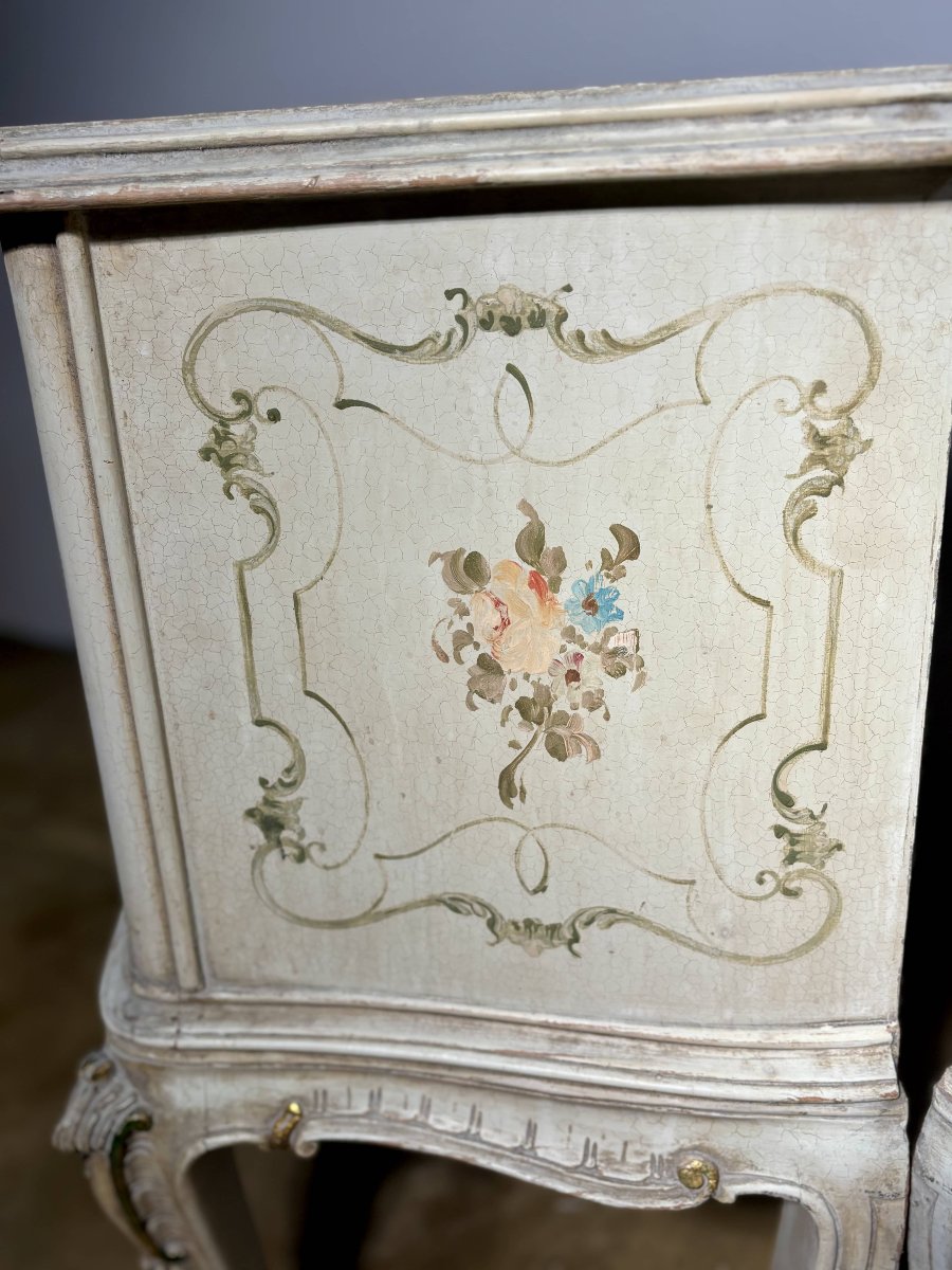 Pair Of Venetian-style Bedside Tables With Polychrome Painted Floral Decoration - Mid-20th Century-photo-6