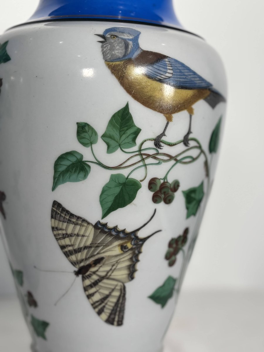 Paire de vases en porcelaine de Paris - Décor naturaliste aux oiseaux & papillons - XIXe siècle-photo-2