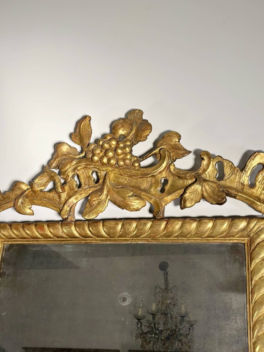Grand miroir en bois sculpté et doré à décor de vignes - Italie, milieu XVIIIe siècle-photo-3