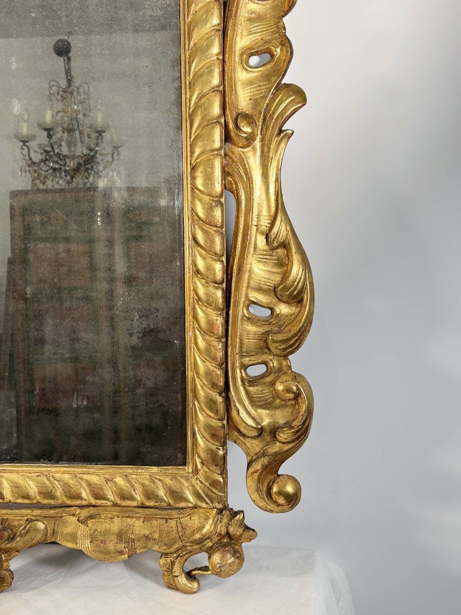 Grand miroir en bois sculpté et doré à décor de vignes - Italie, milieu XVIIIe siècle-photo-4