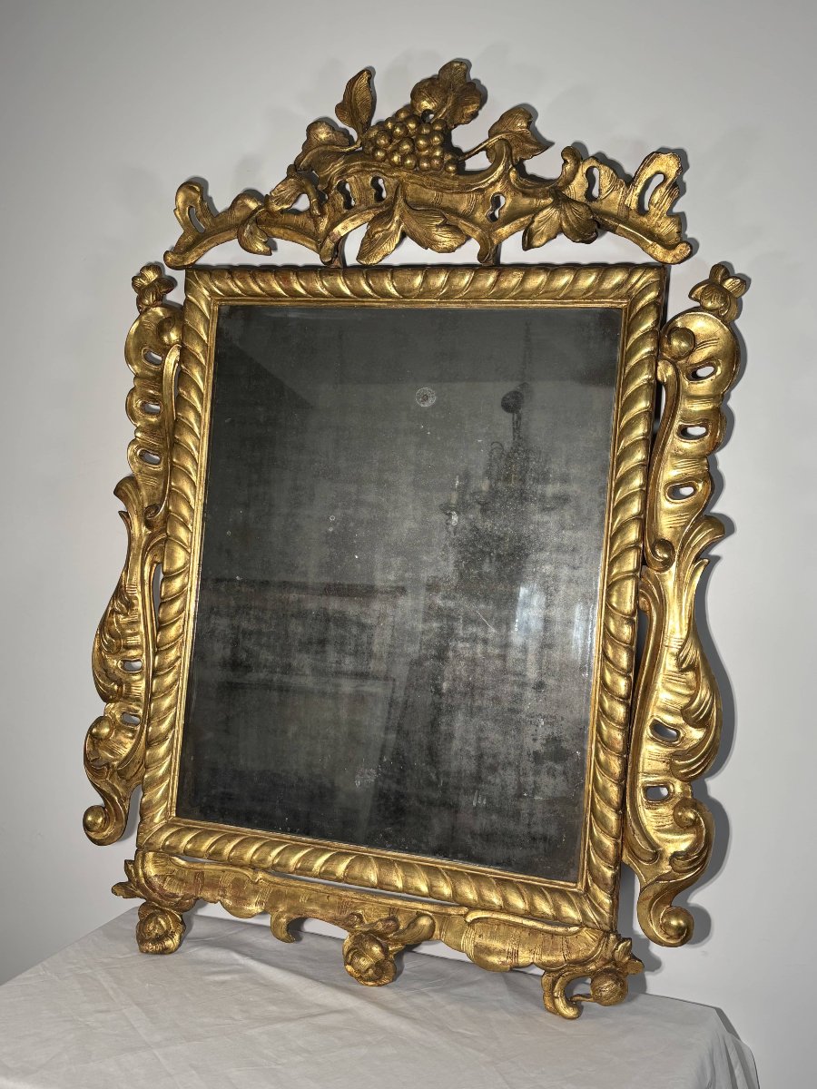 Grand miroir en bois sculpté et doré à décor de vignes - Italie, milieu XVIIIe siècle-photo-2