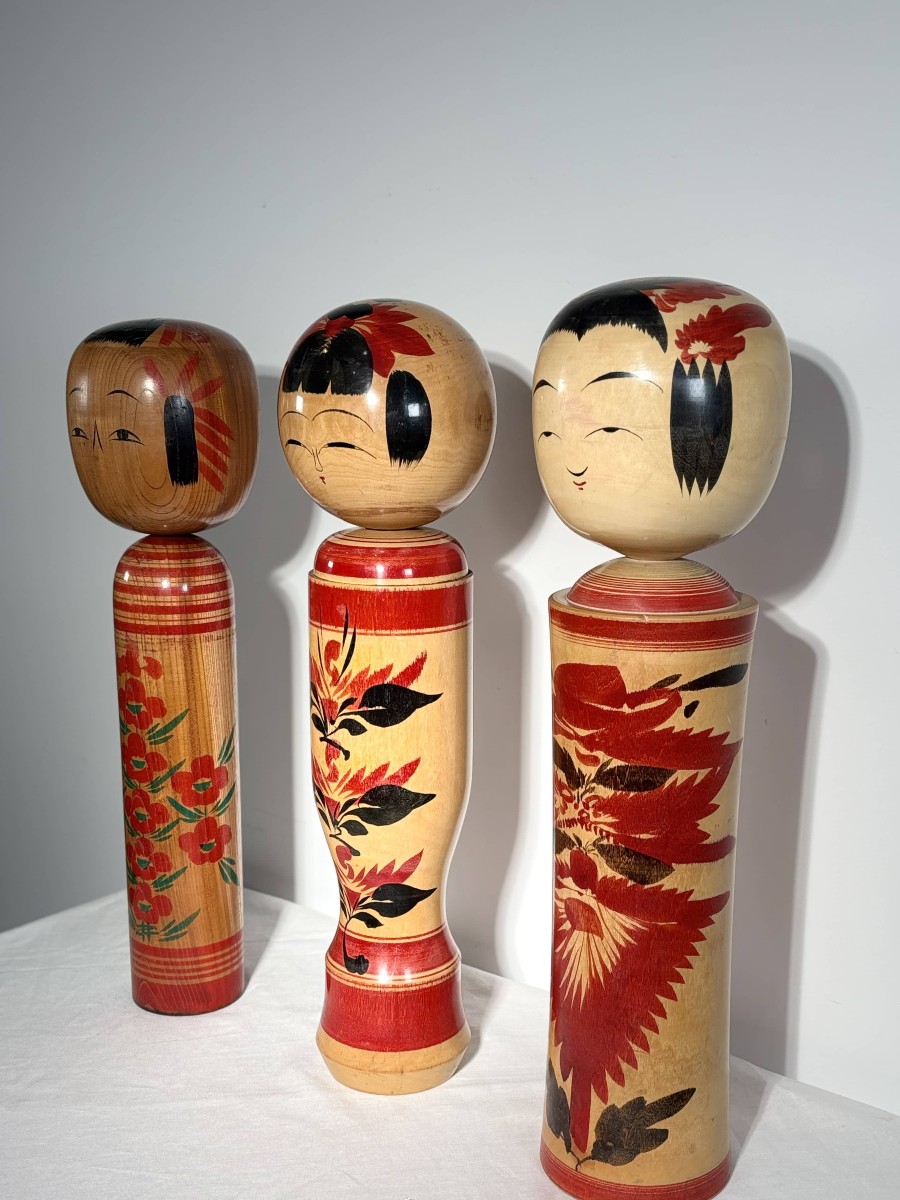 Set Of 3 Monumental Traditional Kokeshi Dolls - Tōhoku, Japan, 20th Century