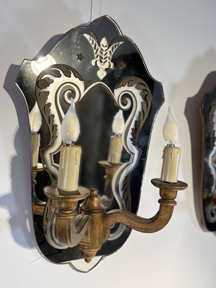 Paire d'appliques miroirs en verre gravé et bois doré, Italie, vers 1950-photo-4