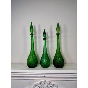 Une carafe Verte Italienne Par Empoli, Pointes De Diamant Avec Bouchons Flamme, Années 70