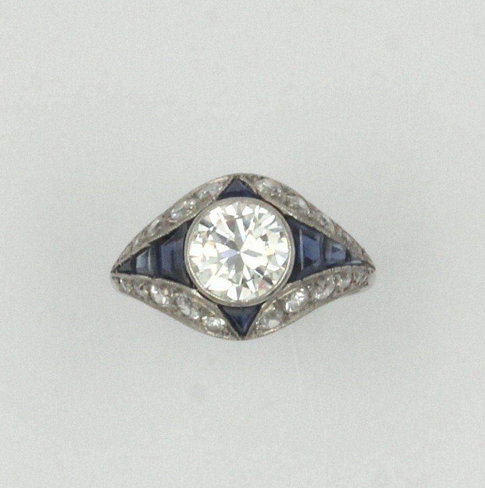 Bague Art Déco diamants et saphirs calibrés.-photo-2
