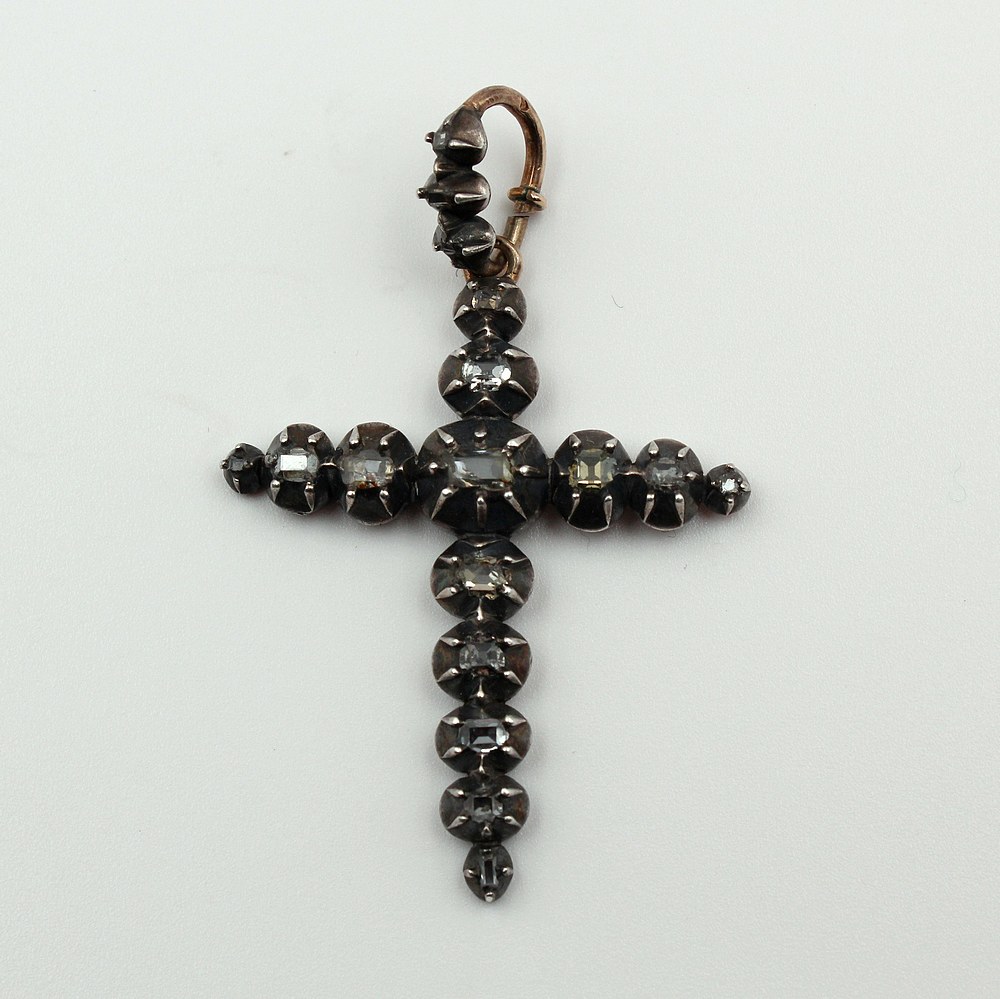 Pendentif croix Devote ou Jeannette