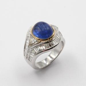Bague cabochon de saphir et diamants
