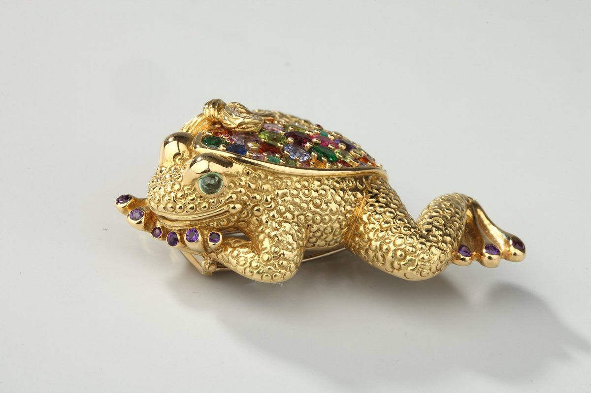 Proantic: Frog Brooch