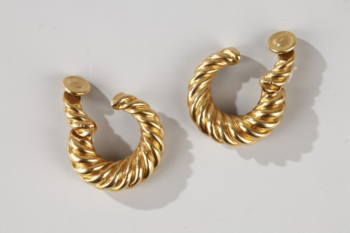 Van Cleef & Arpels Yellow Gold Hoop Earrings-photo-2