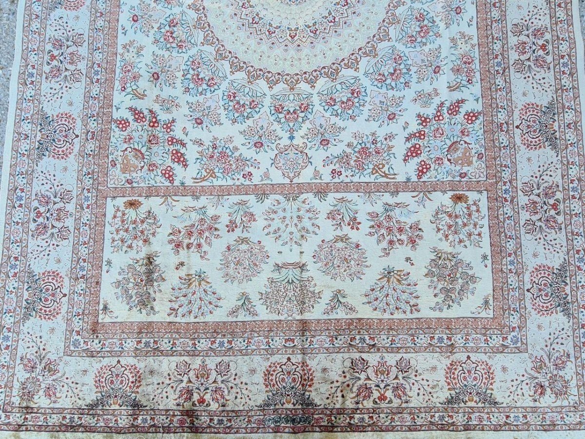 Ghoum Carpet Made In Silk, Iran, Antique From The 20th Century-photo-4