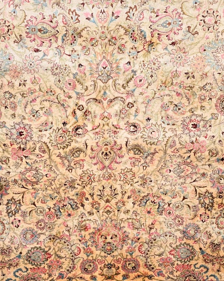 Important Tapis Ghoum En Soie Signé : Ghoum Ahmadi, 1970.-photo-1