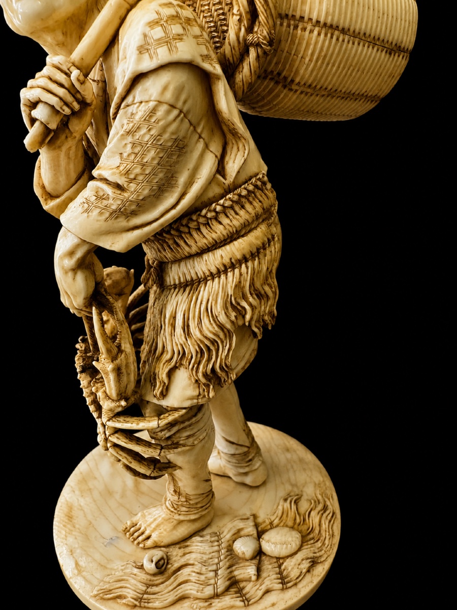 Important Ivory Okimono Depicting A Crab Fisherman-photo-1