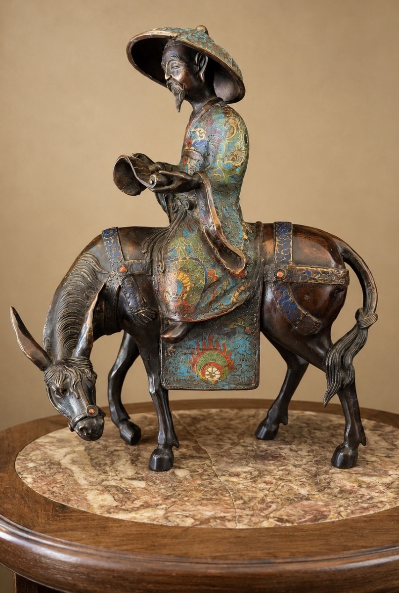 Toba sur sa Mule en bronze cloisonné 