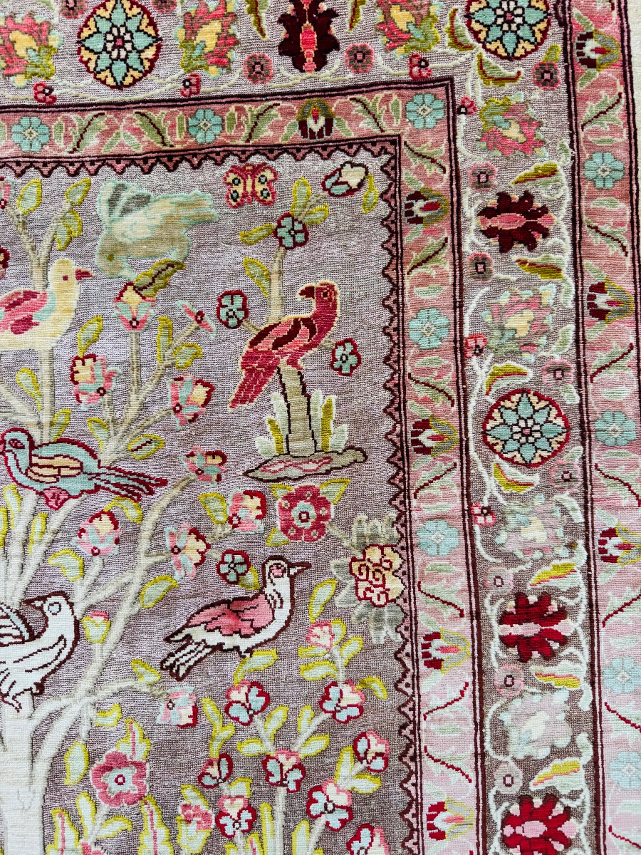 Signed Hereke Rug Made Of Natural Silk And Gold Thread-photo-2