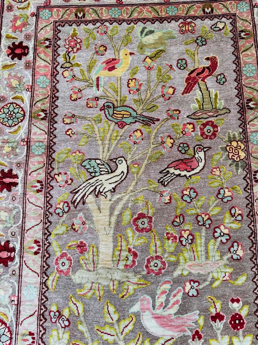 Signed Hereke Rug Made Of Natural Silk And Gold Thread-photo-2