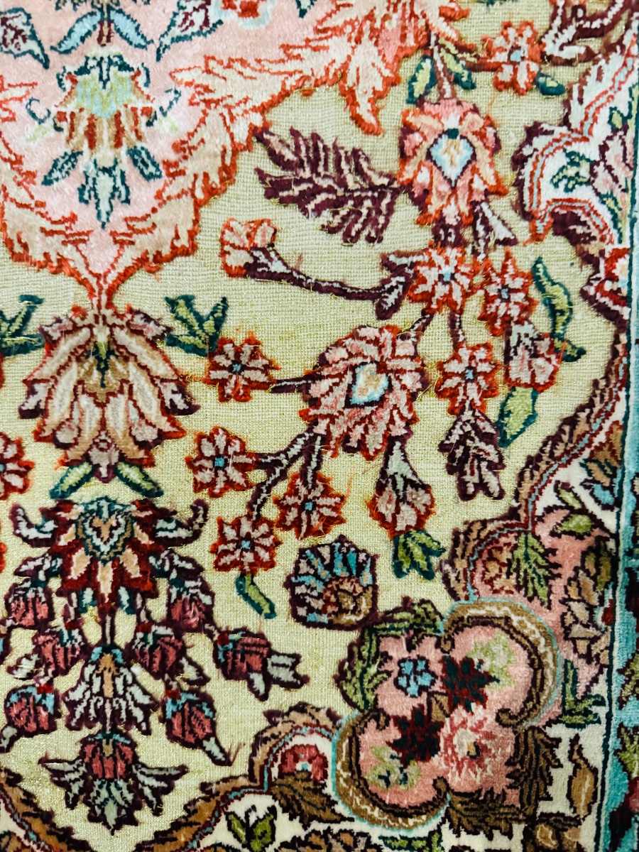 Hereke Carpet Made Of Natural Silk And Gold Thread — Circa 1980, 95 × 60 Cm — 12,000 Knots Per Dm²-photo-4