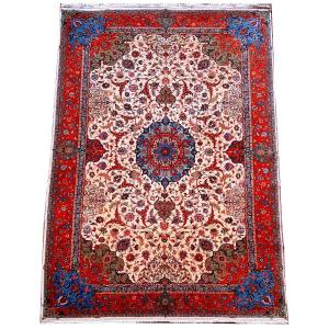  Tapis Tabriz  En Laine Et En Soie , Signé, Vers 1970.